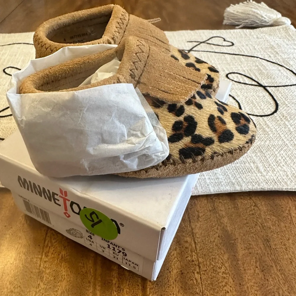MINNETONKA Infant's in the box Riley Bootie Leopard Print